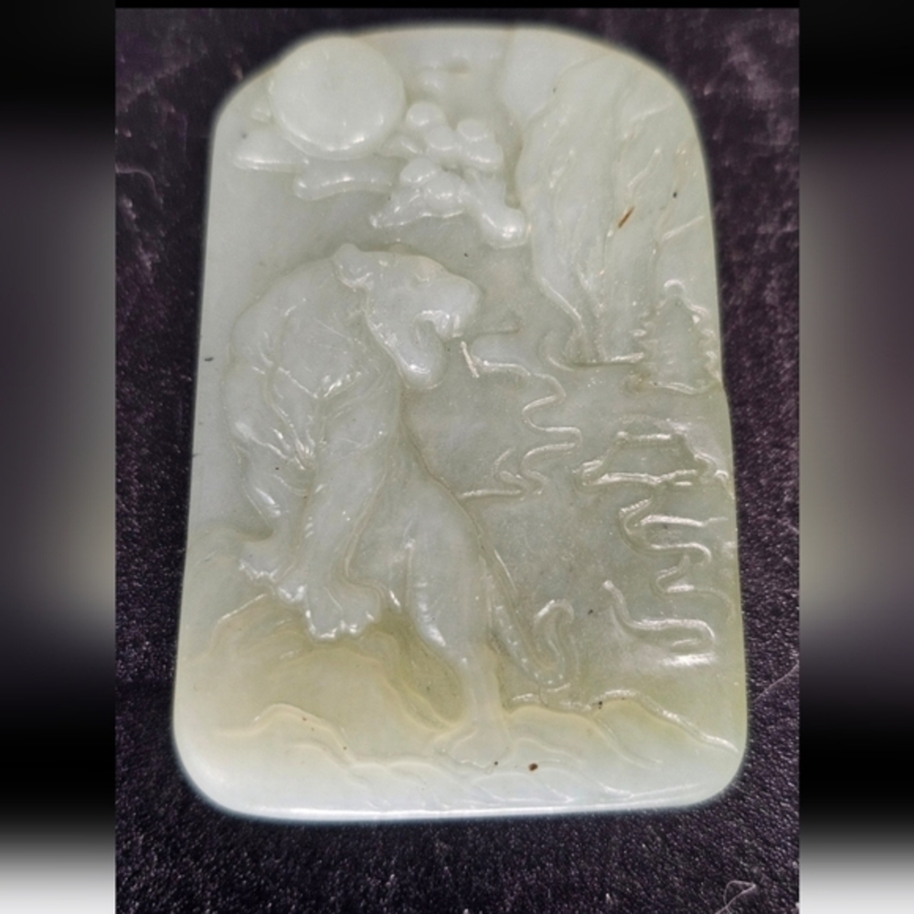 Vintage hand‎ carved jade pendant